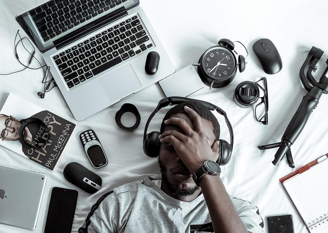 Bluetooth headphones keep cutting out (From: Pexels)
